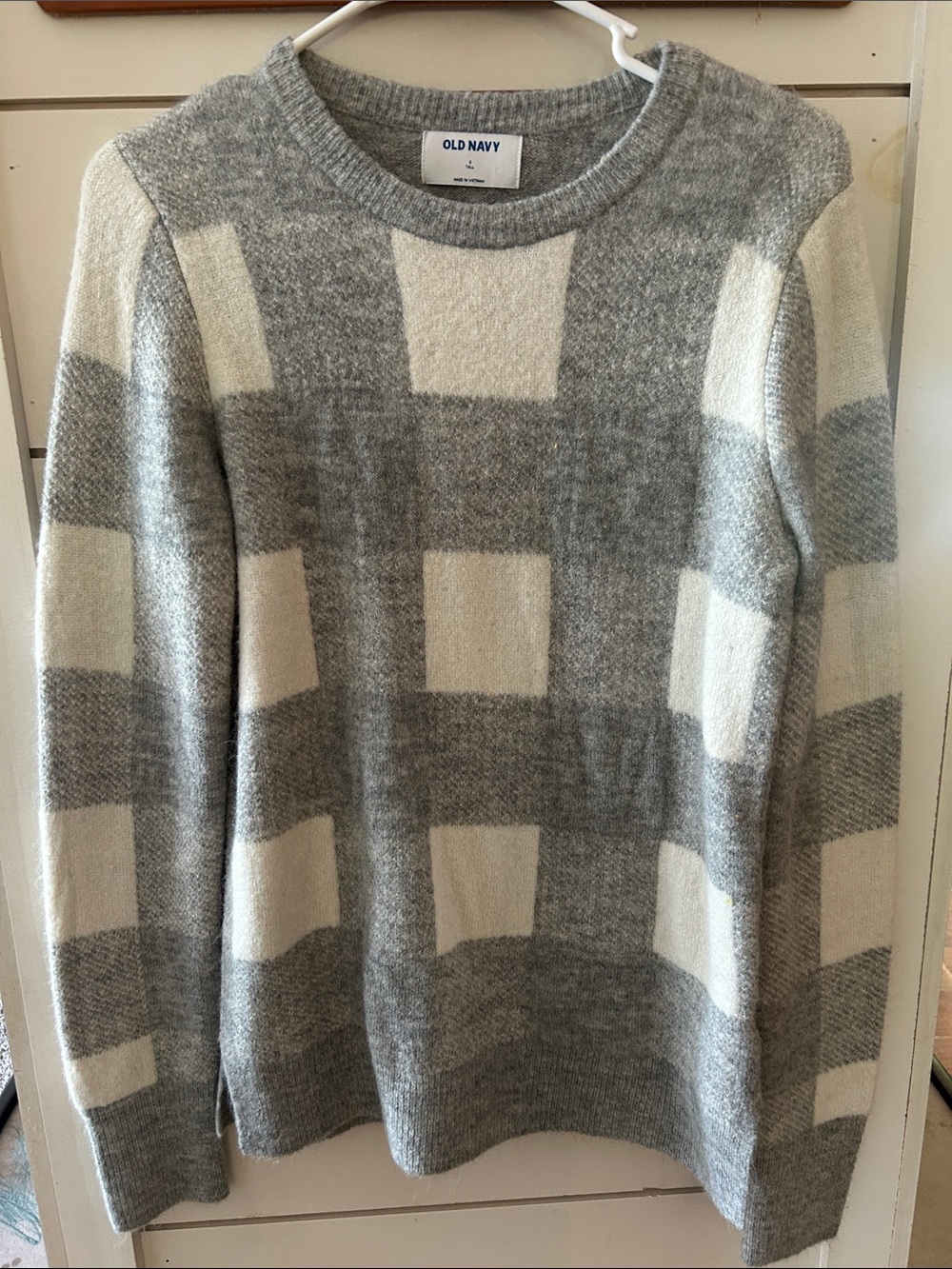 Old Navy Women’s Gray and Cream Block Check Crewneck Sweater